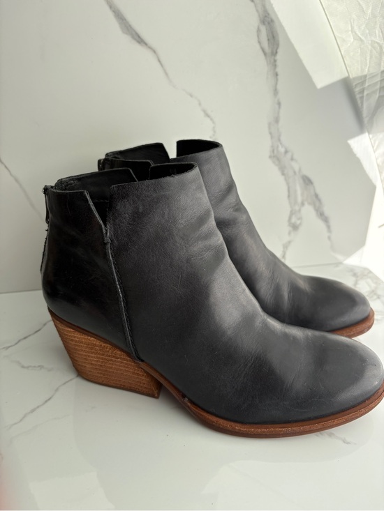 Kork-Ease Shoes - Kork-Ease sz 6.5 Chandra Black Leather Ankle Bootie Boot Zip-up
